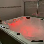 Chez Sophie, Avec Jacuzzi Et Salle Cinema