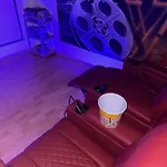 Appartement Chez Sophie, Avec Jacuzzi Et Salle Cinema *