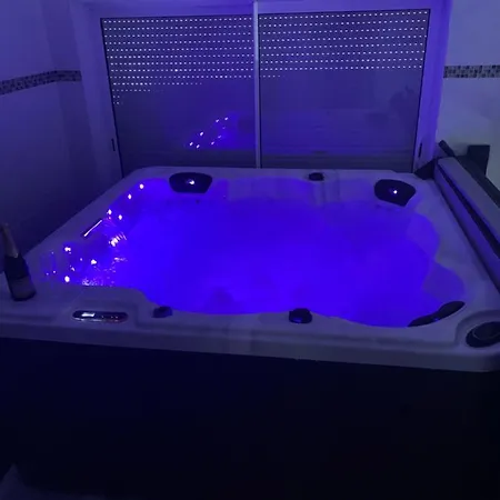 Chez Sophie, Avec Jacuzzi Et Salle Cinema Апартаменты *