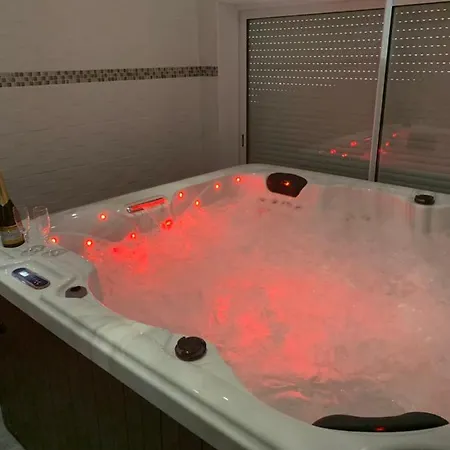 Chez Sophie, Avec Jacuzzi Et Salle Cinema